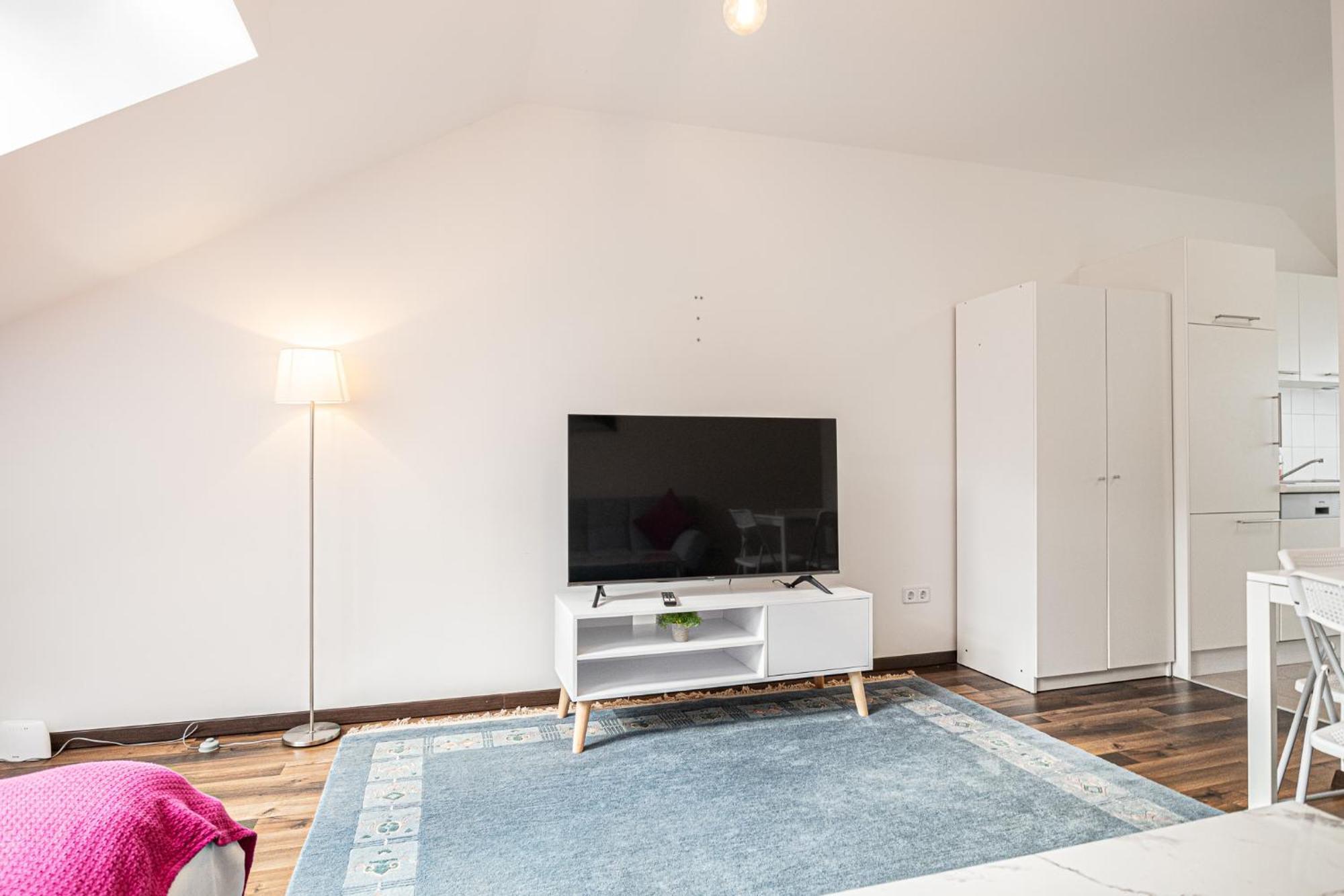 Airy Attic Apt.: Stylish Studio At Penzing Area เวียนนา ภายนอก รูปภาพ